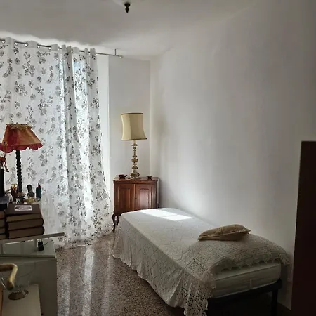 Lauretta, A Stone's Throw From The Beach! * Viareggio