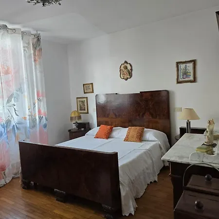 Lauretta, A Stone's Throw From The Beach! * Viareggio