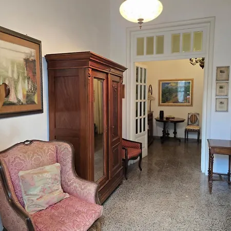 Lauretta, A Stone's Throw From The Beach! * Viareggio